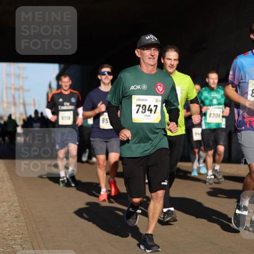 06.10.2024 - 19. swb-Marathon Bremen Michael Strokosch http://msf.ph/oto/7345306 06.10.2024 10:16:44 Laufen 5119, 85, 5, 7947, 8306, 19, 2044, 8459, 2024, 8334 meine-sportfotos.de