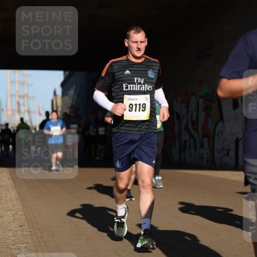 06.10.2024 - 19. swb-Marathon Bremen Michael Strokosch http://msf.ph/oto/7345319 06.10.2024 10:16:46 Laufen 9119, 8538 meine-sportfotos.de