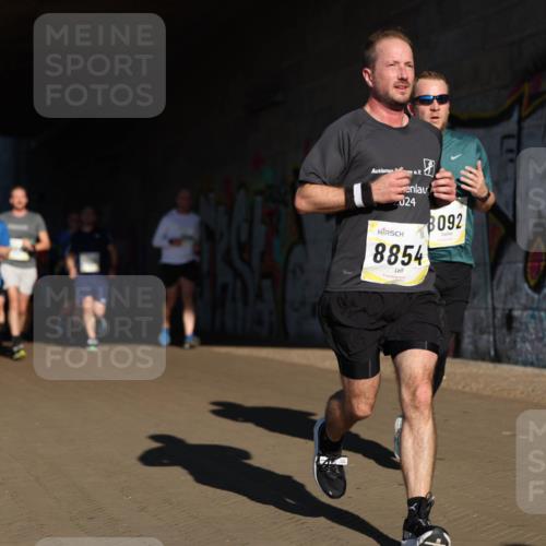 06.10.2024 - 19. swb-Marathon Bremen Michael Strokosch http://msf.ph/oto/7345330 06.10.2024 10:16:48 Laufen 024, 8854, 8092 meine-sportfotos.de