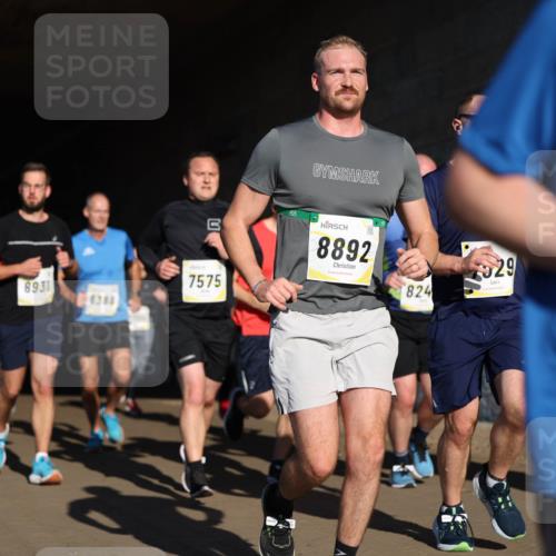06.10.2024 - 19. swb-Marathon Bremen Michael Strokosch http://msf.ph/oto/7345352 06.10.2024 10:16:53 Laufen 8931, 8388, 7575, 8892, 29, 824 meine-sportfotos.de