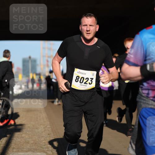 06.10.2024 - 19. swb-Marathon Bremen Michael Strokosch http://msf.ph/oto/7345389 06.10.2024 10:17:02 Laufen 8023, 2006, 213 meine-sportfotos.de