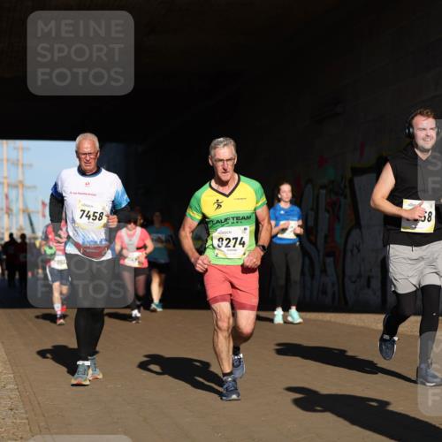 06.10.2024 - 19. swb-Marathon Bremen Michael Strokosch http://msf.ph/oto/7345402 06.10.2024 10:17:05 Laufen 7053, 7458, 8274, 58, 7089 meine-sportfotos.de