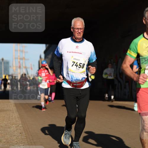 06.10.2024 - 19. swb-Marathon Bremen Michael Strokosch http://msf.ph/oto/7345409 06.10.2024 10:17:07 Laufen 7852, 18, 23, 7458, 8274 meine-sportfotos.de