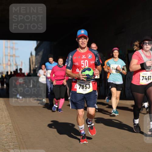 06.10.2024 - 19. swb-Marathon Bremen Michael Strokosch http://msf.ph/oto/7345423 06.10.2024 10:17:10 Laufen 50, 748, 7457, 161, 7053 meine-sportfotos.de
