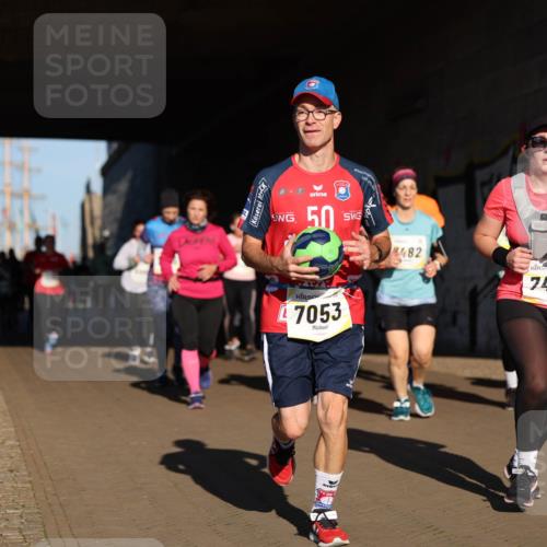 06.10.2024 - 19. swb-Marathon Bremen Michael Strokosch http://msf.ph/oto/7345425 06.10.2024 10:17:10 Laufen 50, 7053, 482, 7457, 6161 meine-sportfotos.de