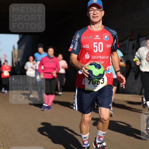 06.10.2024 - 19. swb-Marathon Bremen Michael Strokosch http://msf.ph/oto/7345427 06.10.2024 10:17:10 Laufen 50, 47053, 8162, 7457 meine-sportfotos.de