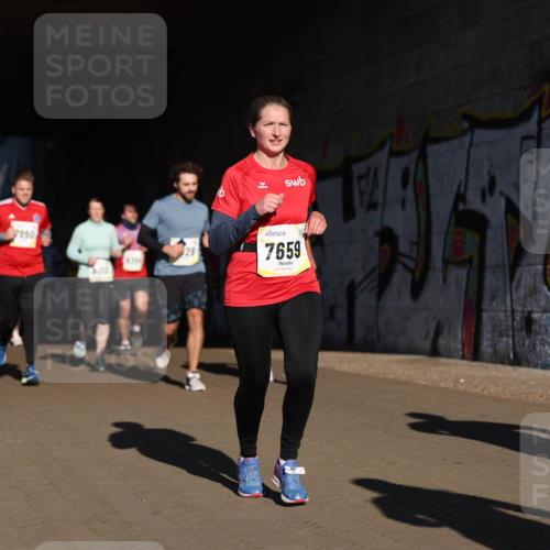 06.10.2024 - 19. swb-Marathon Bremen Michael Strokosch http://msf.ph/oto/7345455 06.10.2024 10:17:16 Laufen 8717, 990, 212, 29, 7659 meine-sportfotos.de