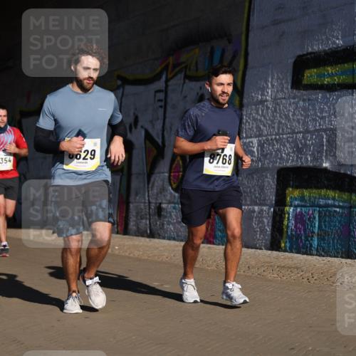 06.10.2024 - 19. swb-Marathon Bremen Michael Strokosch http://msf.ph/oto/7345469 06.10.2024 10:17:18 Laufen 7990, 8013, 8354, 629, 8768 meine-sportfotos.de