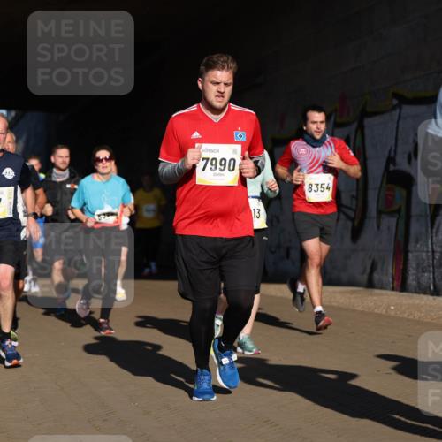 06.10.2024 - 19. swb-Marathon Bremen Michael Strokosch http://msf.ph/oto/7345471 06.10.2024 10:17:19 Laufen 8717, 7990, 13, 8354, 29 meine-sportfotos.de