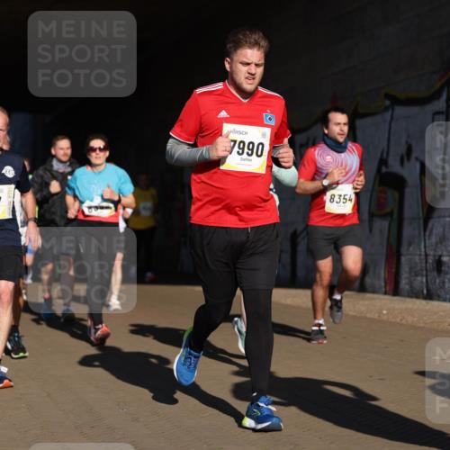 06.10.2024 - 19. swb-Marathon Bremen Michael Strokosch http://msf.ph/oto/7345473 06.10.2024 10:17:19 Laufen 8717, 7990, 8354 meine-sportfotos.de