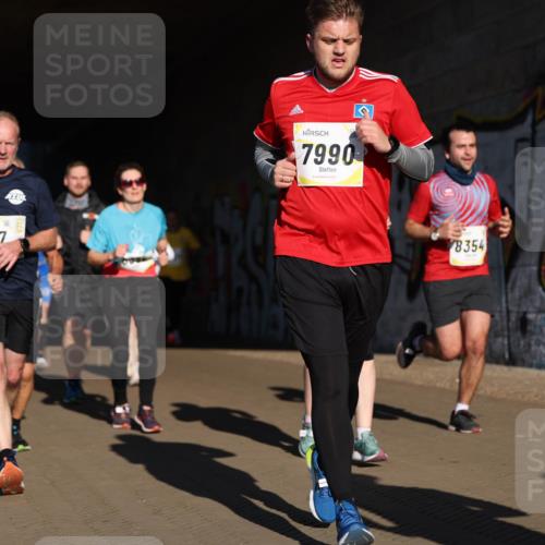 06.10.2024 - 19. swb-Marathon Bremen Michael Strokosch http://msf.ph/oto/7345474 06.10.2024 10:17:19 Laufen 8717, 7990, 8354 meine-sportfotos.de