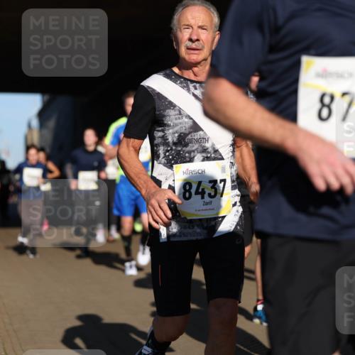 06.10.2024 - 19. swb-Marathon Bremen Michael Strokosch http://msf.ph/oto/7345480 06.10.2024 10:17:21 Laufen 8717, 8437 meine-sportfotos.de
