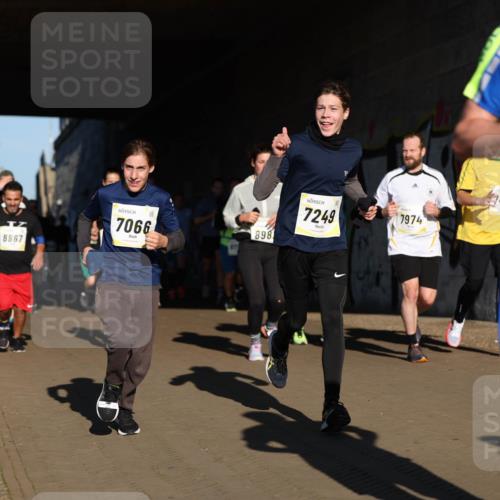 06.10.2024 - 19. swb-Marathon Bremen Michael Strokosch http://msf.ph/oto/7345491 06.10.2024 10:17:23 Laufen 8887, 7066, 898, 7249, 7974, 823 meine-sportfotos.de