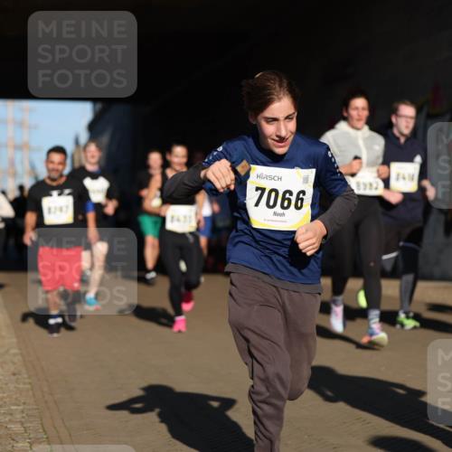 06.10.2024 - 19. swb-Marathon Bremen Michael Strokosch http://msf.ph/oto/7345497 06.10.2024 10:17:24 Laufen 8747, 7066, 7 meine-sportfotos.de