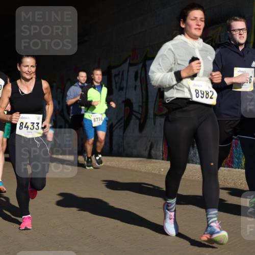 06.10.2024 - 19. swb-Marathon Bremen Michael Strokosch http://msf.ph/oto/7345504 06.10.2024 10:17:26 Laufen 8867, 18440, 8433, 8776, 8982, 6 meine-sportfotos.de