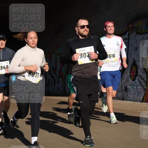 06.10.2024 - 19. swb-Marathon Bremen Michael Strokosch http://msf.ph/oto/7345518 06.10.2024 10:17:28 Laufen 8949, 8971, 907, 8616, 7250 meine-sportfotos.de