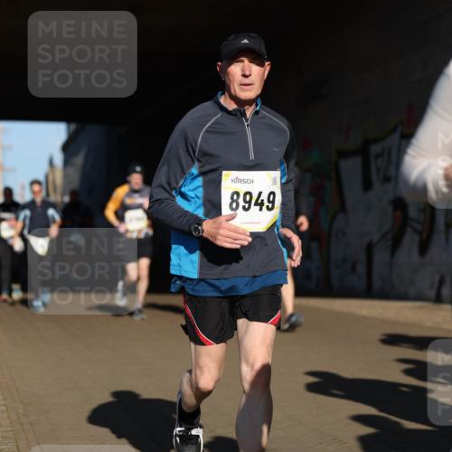 06.10.2024 - 19. swb-Marathon Bremen Michael Strokosch http://msf.ph/oto/7345524 06.10.2024 10:17:30 Laufen 8949, 897 meine-sportfotos.de