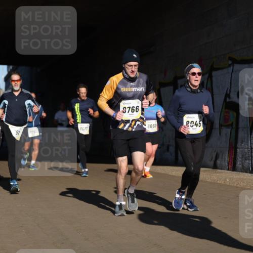 06.10.2024 - 19. swb-Marathon Bremen Michael Strokosch http://msf.ph/oto/7345535 06.10.2024 10:17:32 Laufen 832, 51, 775, 8677, 3766, 8663, 8045, 8014 meine-sportfotos.de