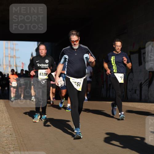 06.10.2024 - 19. swb-Marathon Bremen Michael Strokosch http://msf.ph/oto/7345542 06.10.2024 10:17:34 Laufen 8322, 51, 8663, 77 meine-sportfotos.de