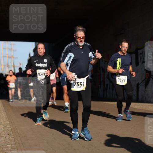 06.10.2024 - 19. swb-Marathon Bremen Michael Strokosch http://msf.ph/oto/7345544 06.10.2024 10:17:34 Laufen 832, 7551, 8677, 2023, 2, 8663, 1 meine-sportfotos.de