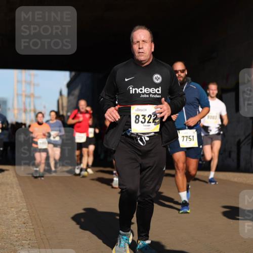 06.10.2024 - 19. swb-Marathon Bremen Michael Strokosch http://msf.ph/oto/7345554 06.10.2024 10:17:36 Laufen 8322, 7751, 3003 meine-sportfotos.de