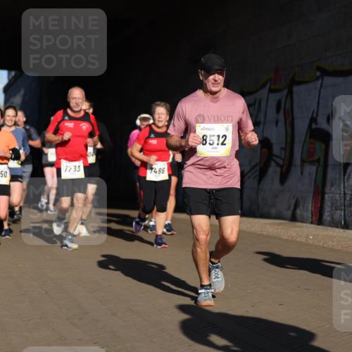 06.10.2024 - 19. swb-Marathon Bremen Michael Strokosch http://msf.ph/oto/7345562 06.10.2024 10:17:38 Laufen 9050, 7233, 7486, 8512 meine-sportfotos.de