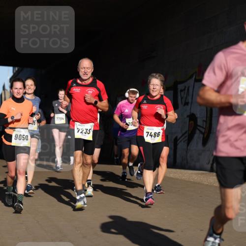 06.10.2024 - 19. swb-Marathon Bremen Michael Strokosch http://msf.ph/oto/7345566 06.10.2024 10:17:39 Laufen 812, 1553, 9050, 7794, 7233, 7486, 512 meine-sportfotos.de