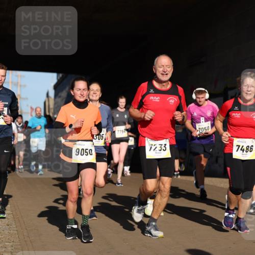 06.10.2024 - 19. swb-Marathon Bremen Michael Strokosch http://msf.ph/oto/7345568 06.10.2024 10:17:39 Laufen 8123, 9050, 505, 779, 7233, 2050, 7486 meine-sportfotos.de