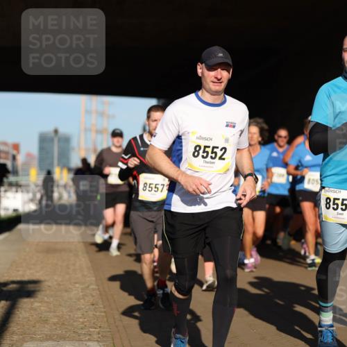 06.10.2024 - 19. swb-Marathon Bremen Michael Strokosch http://msf.ph/oto/7345591 06.10.2024 10:17:45 Laufen 8557, 8552, 8057, 8553 meine-sportfotos.de