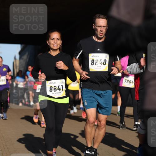 06.10.2024 - 19. swb-Marathon Bremen Michael Strokosch http://msf.ph/oto/7345612 06.10.2024 10:17:49 Laufen 7768, 8641, 8840, 7864, 7 meine-sportfotos.de