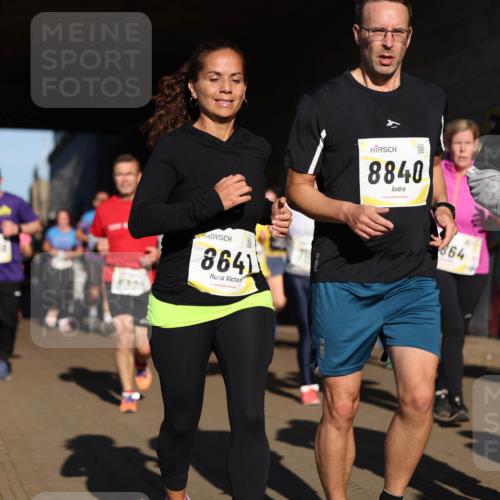 06.10.2024 - 19. swb-Marathon Bremen Michael Strokosch http://msf.ph/oto/7345613 06.10.2024 10:17:50 Laufen 8641, 25, 8840, 8194, 64 meine-sportfotos.de