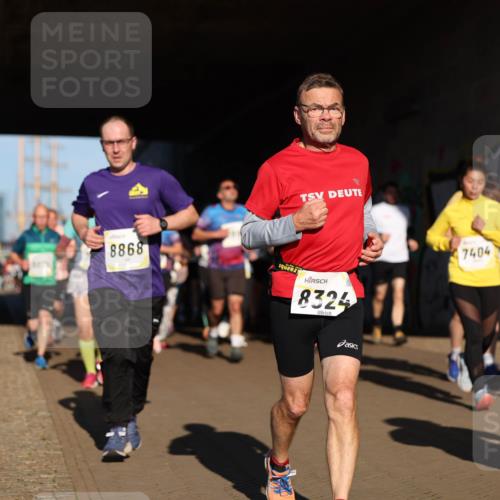 06.10.2024 - 19. swb-Marathon Bremen Michael Strokosch http://msf.ph/oto/7345624 06.10.2024 10:17:51 Laufen 7, 8868, 8324, 7404 meine-sportfotos.de
