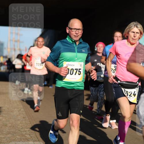 06.10.2024 - 19. swb-Marathon Bremen Michael Strokosch http://msf.ph/oto/7345634 06.10.2024 10:17:55 Laufen 7090, 075, 874, 70, 8624 meine-sportfotos.de