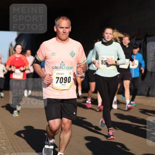 06.10.2024 - 19. swb-Marathon Bremen Michael Strokosch http://msf.ph/oto/7345644 06.10.2024 10:17:56 Laufen 2853, 7090, 90, 87 meine-sportfotos.de