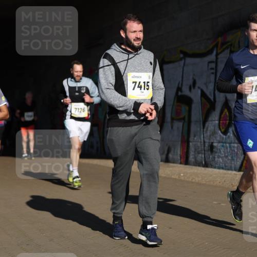 06.10.2024 - 19. swb-Marathon Bremen Michael Strokosch http://msf.ph/oto/7345671 06.10.2024 10:18:03 Laufen 7872, 7126, 7415, 439 meine-sportfotos.de