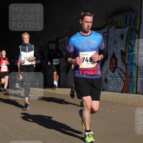 06.10.2024 - 19. swb-Marathon Bremen Michael Strokosch http://msf.ph/oto/7345694 06.10.2024 10:18:07 Laufen 708, 8759, 9021, 24, 748 meine-sportfotos.de