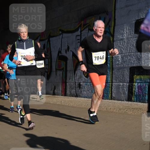 06.10.2024 - 19. swb-Marathon Bremen Michael Strokosch http://msf.ph/oto/7345698 06.10.2024 10:18:08 Laufen 7425, 9086, 70, 8268, 7846 meine-sportfotos.de