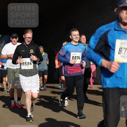 06.10.2024 - 19. swb-Marathon Bremen Michael Strokosch http://msf.ph/oto/7345706 06.10.2024 10:18:10 Laufen 8883, 9094, 8874, 8584, 8759 meine-sportfotos.de