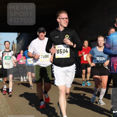 06.10.2024 - 19. swb-Marathon Bremen Michael Strokosch http://msf.ph/oto/7345707 06.10.2024 10:18:11 Laufen 8883, 8007, 7890, 8584, 19, 24, 274 meine-sportfotos.de