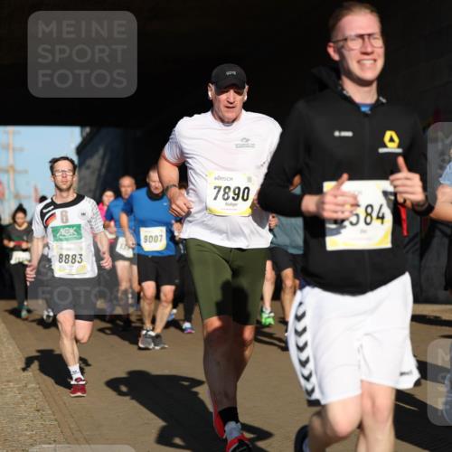 06.10.2024 - 19. swb-Marathon Bremen Michael Strokosch http://msf.ph/oto/7345709 06.10.2024 10:18:11 Laufen 8883, 9007, 7890, 384, 2024 meine-sportfotos.de