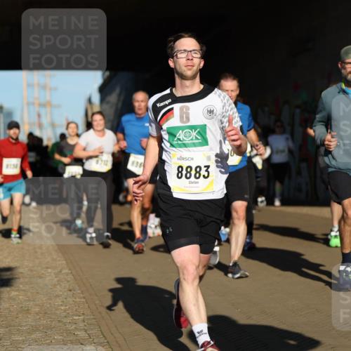 06.10.2024 - 19. swb-Marathon Bremen Michael Strokosch http://msf.ph/oto/7345716 06.10.2024 10:18:12 Laufen 8712, 8134, 836, 6, 8883 meine-sportfotos.de