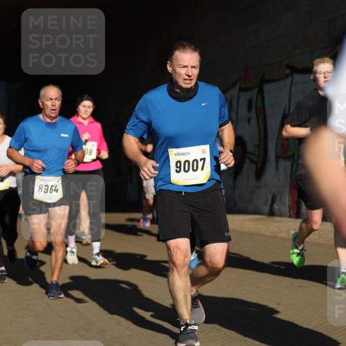 06.10.2024 - 19. swb-Marathon Bremen Michael Strokosch http://msf.ph/oto/7345720 06.10.2024 10:18:14 Laufen 8822, 87, 8964, 08, 9007 meine-sportfotos.de