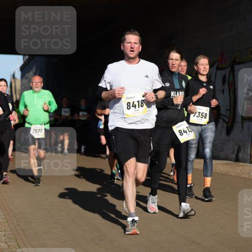 06.10.2024 - 19. swb-Marathon Bremen Michael Strokosch http://msf.ph/oto/7345743 06.10.2024 10:18:18 Laufen 9117, 7577, 8418, 1358, 8413 meine-sportfotos.de