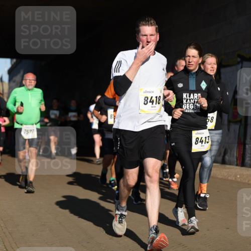 06.10.2024 - 19. swb-Marathon Bremen Michael Strokosch http://msf.ph/oto/7345744 06.10.2024 10:18:18 Laufen 9117, 7577, 88, 8418, 58, 8413 meine-sportfotos.de