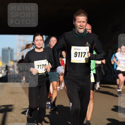 06.10.2024 - 19. swb-Marathon Bremen Michael Strokosch http://msf.ph/oto/7345754 06.10.2024 10:18:20 Laufen 7179, 9117 meine-sportfotos.de