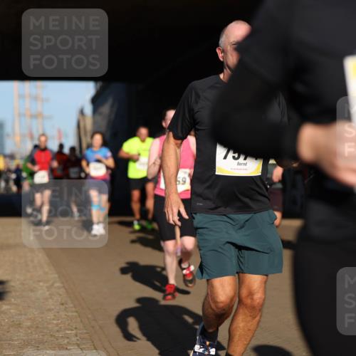 06.10.2024 - 19. swb-Marathon Bremen Michael Strokosch http://msf.ph/oto/7345762 06.10.2024 10:18:22 Laufen 59, 757, 712 meine-sportfotos.de