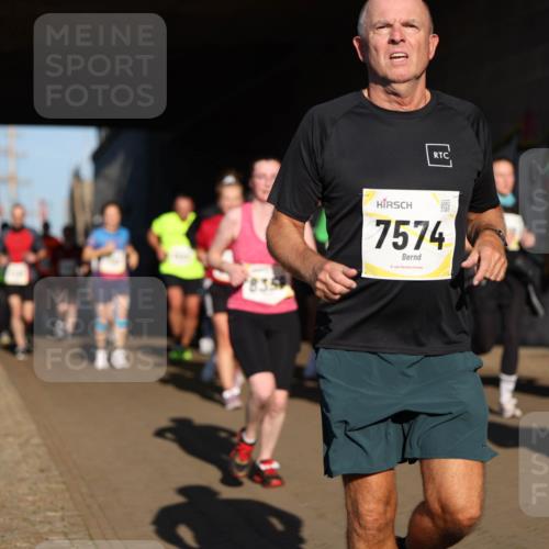 06.10.2024 - 19. swb-Marathon Bremen Michael Strokosch http://msf.ph/oto/7345764 06.10.2024 10:18:22 Laufen 8359, 7574, 204 meine-sportfotos.de