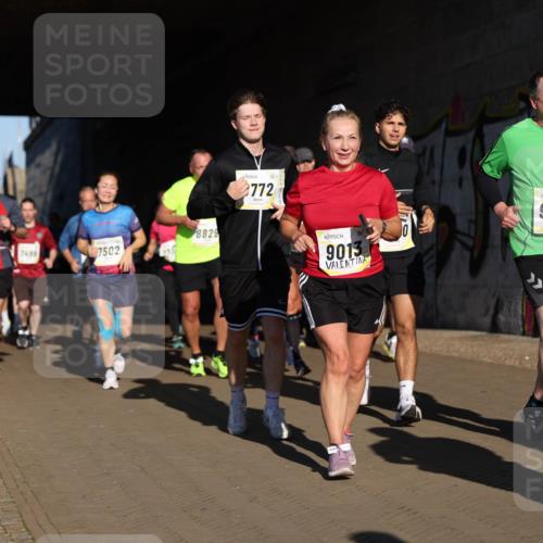 06.10.2024 - 19. swb-Marathon Bremen Michael Strokosch http://msf.ph/oto/7345774 06.10.2024 10:18:24 Laufen 8339, 7498, 7502, 8829, 2772, 9013, 0, 9004 meine-sportfotos.de