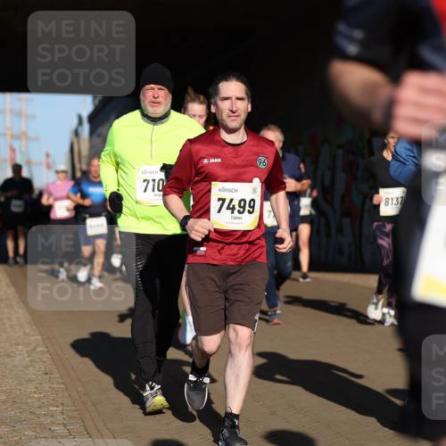 06.10.2024 - 19. swb-Marathon Bremen Michael Strokosch http://msf.ph/oto/7345801 06.10.2024 10:18:28 Laufen 710, 7499, 96, 8137, 8339 meine-sportfotos.de
