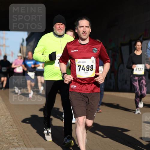 06.10.2024 - 19. swb-Marathon Bremen Michael Strokosch http://msf.ph/oto/7345803 06.10.2024 10:18:29 Laufen 96, 7499, 8137, 733 meine-sportfotos.de